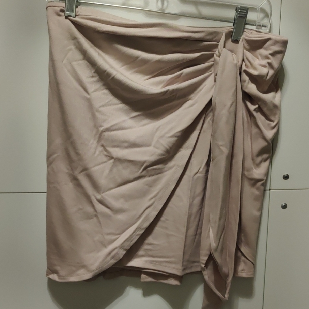 FORE Dusty Pink Ruched Wrap Mini Skirt Size Large NWT - Picture 5 of 6